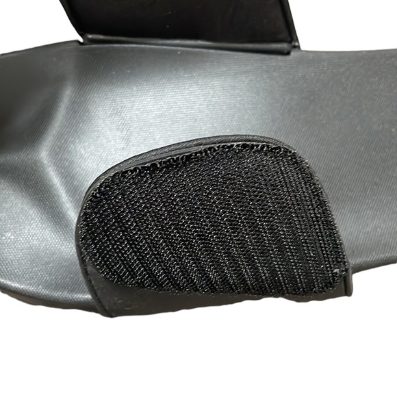 Bench - Unisex Slides - Picture 2 of 7